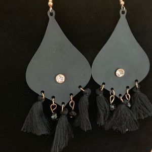 Leather earrings with rhinestone